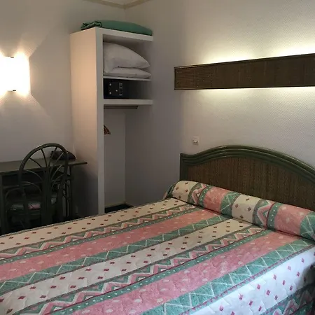 巴黎凡尔赛宫伊西酒店 酒店