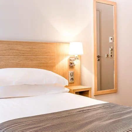 巴黎凡尔赛宫伊西酒店 3*